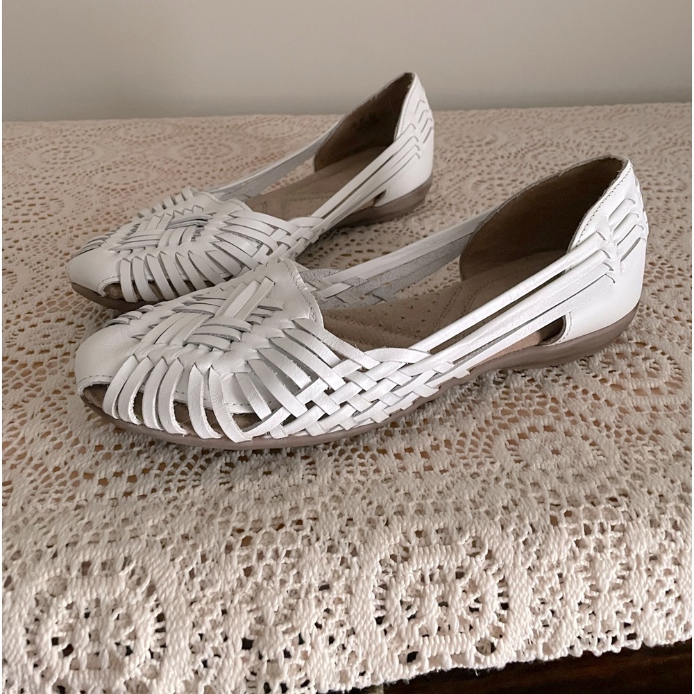 Women’s Naturalizer Huarache design woven leather sandals Size 8M